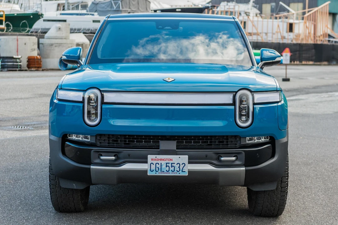2023 Rivian R1S - Image 2 of 31