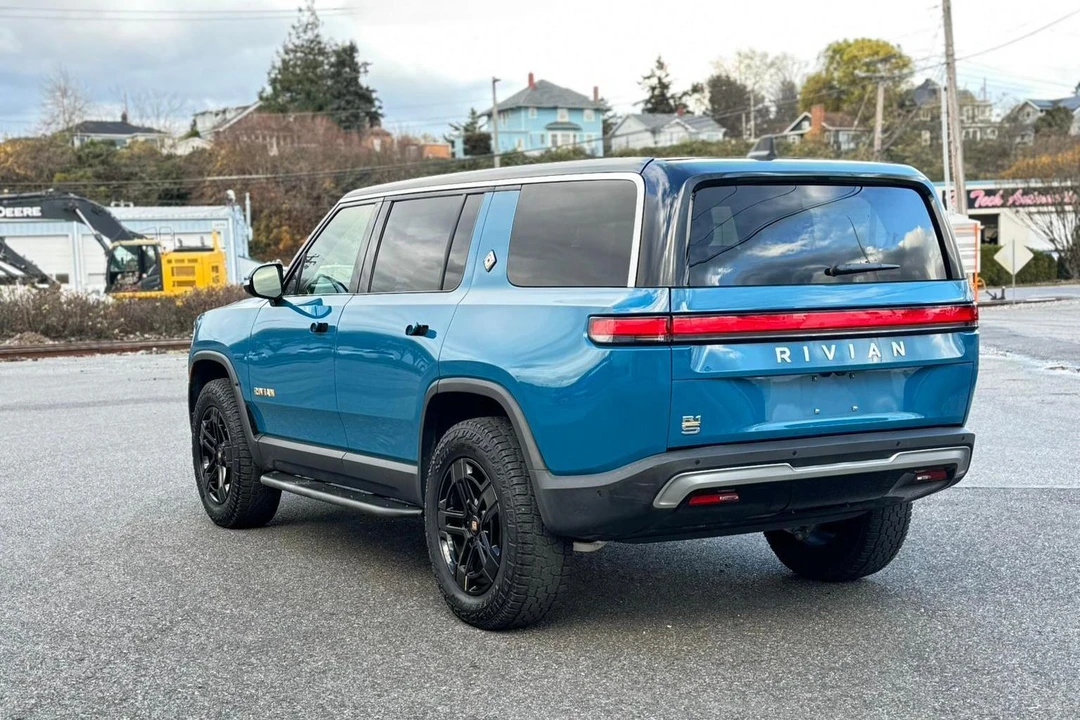 2023 Rivian R1S - Image 9 of 31