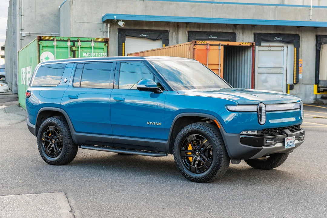 2023 Rivian R1S - Image 11 of 31
