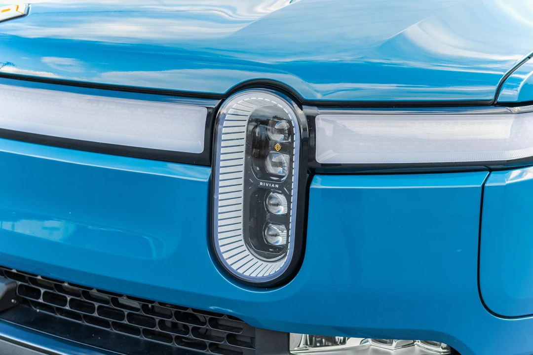 2023 Rivian R1S - Image 14 of 31
