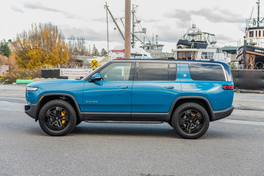 2023 Rivian R1S - Image 7 of 31