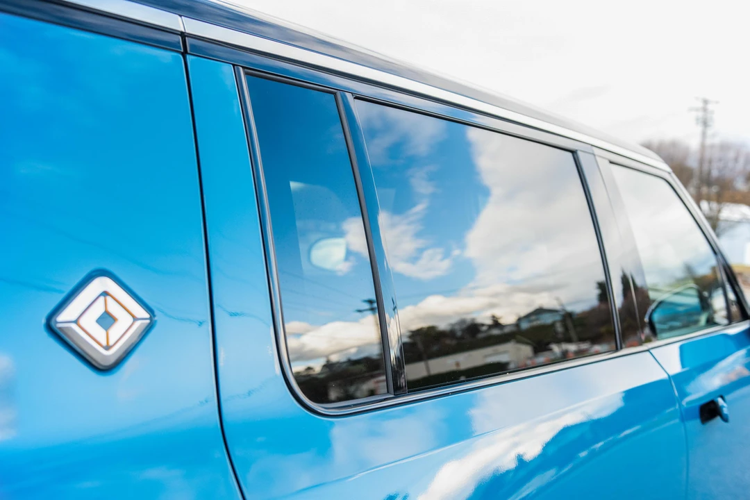 2023 Rivian R1S - Image 29 of 31