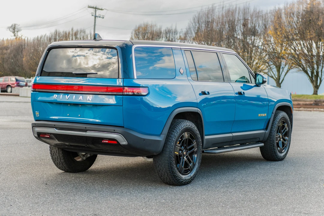 2023 Rivian R1S - Image 10 of 31