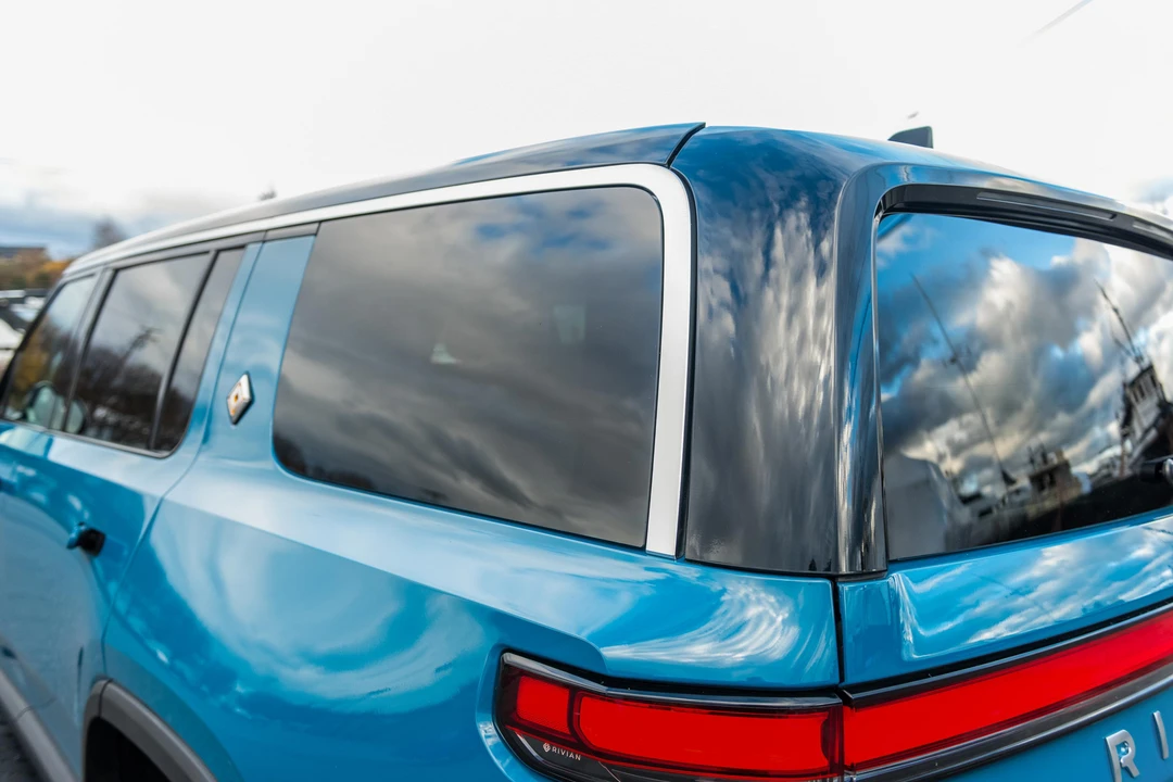 2023 Rivian R1S - Image 23 of 31
