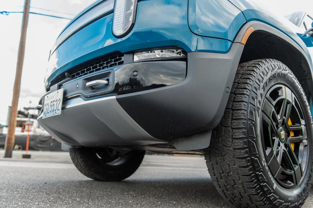 2023 Rivian R1S - Image 15 of 31