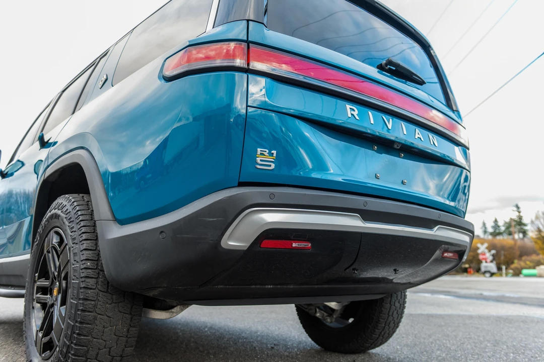 2023 Rivian R1S - Image 25 of 31