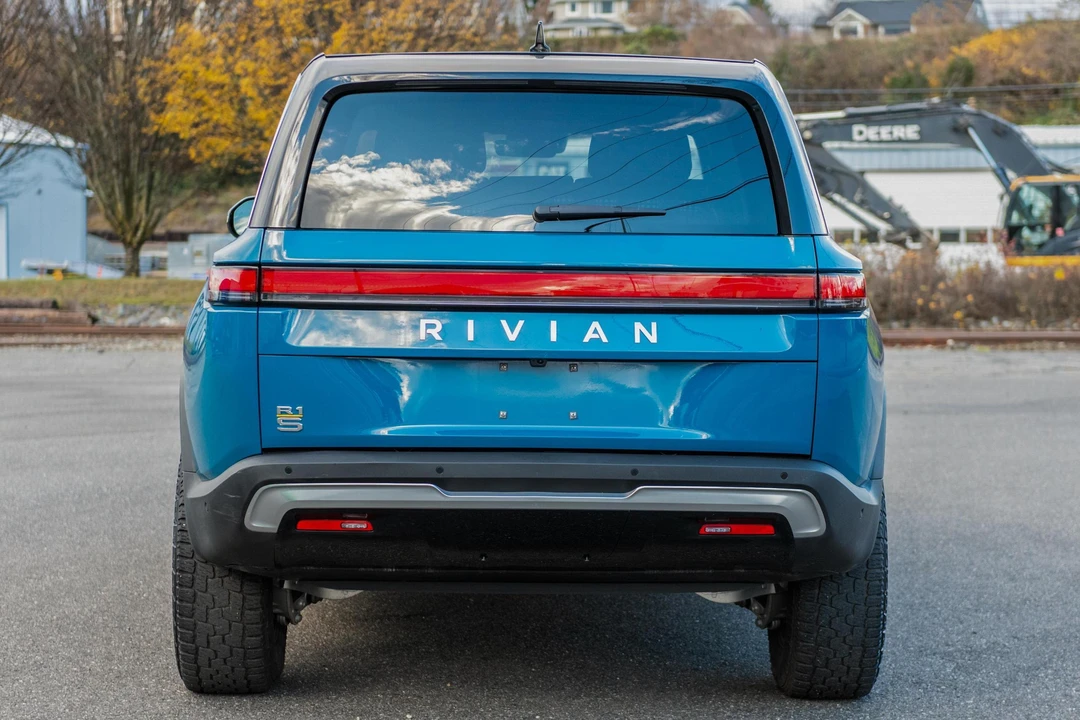 2023 Rivian R1S - Image 5 of 31