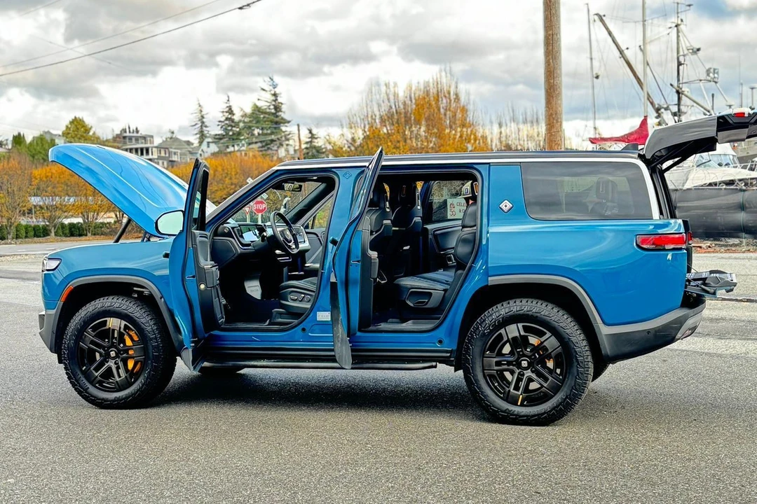2023 Rivian R1S - Image 8 of 31
