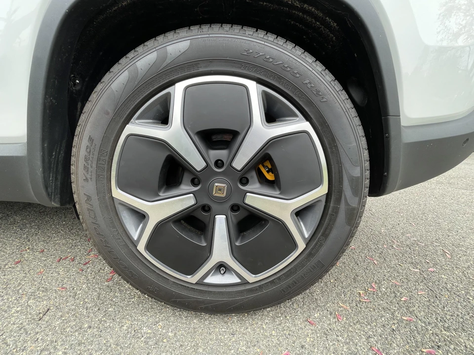 2023 Rivian R1S - Image 24 of 31