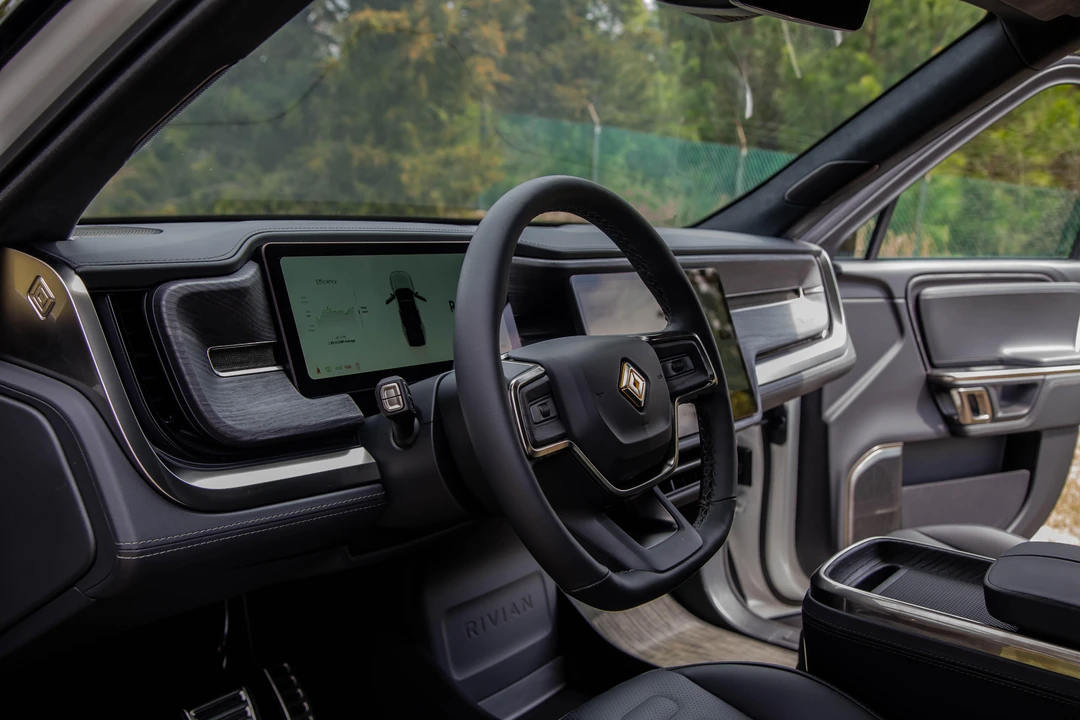 2023 Rivian R1S - Image 31 of 31
