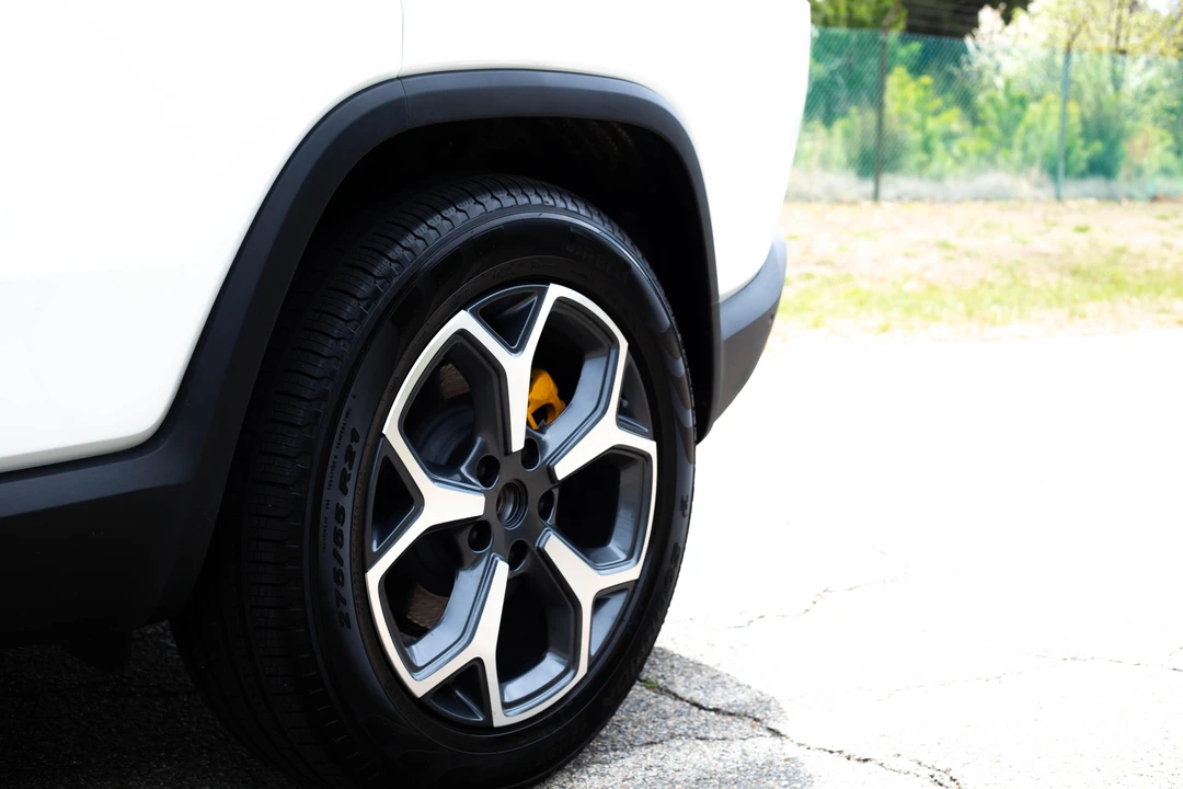 2023 Rivian R1S - Image 22 of 31