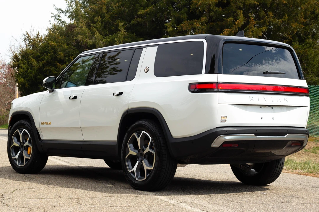 2023 Rivian R1S - Image 4 of 31