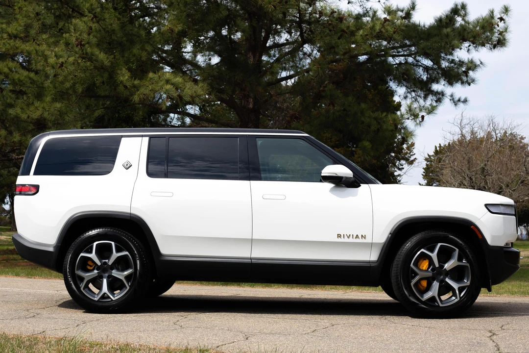2023 Rivian R1S - Image 3 of 31
