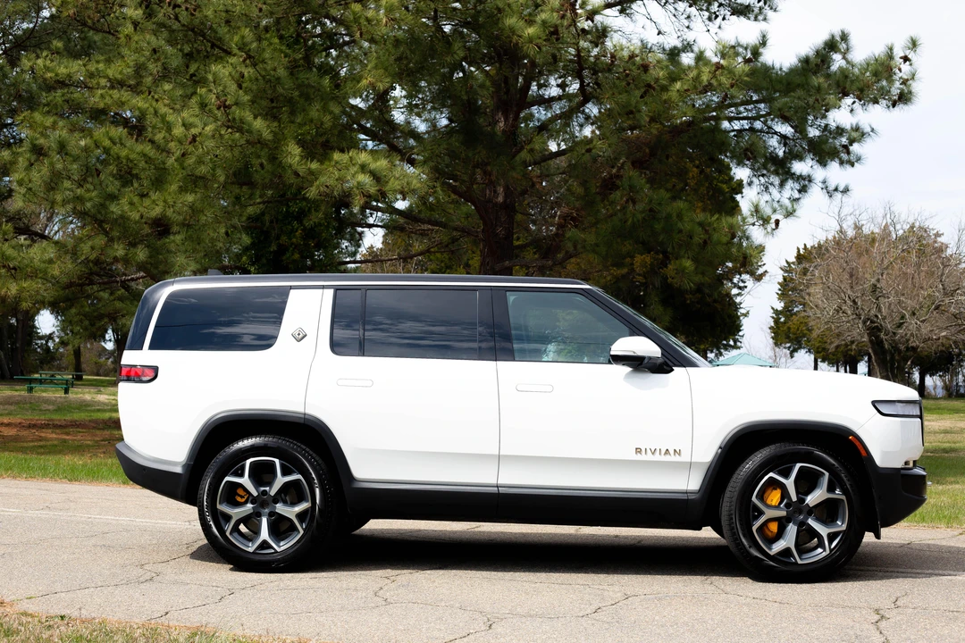 2023 Rivian R1S - Image 11 of 31