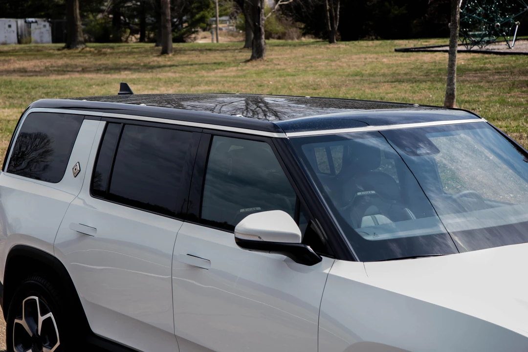 2023 Rivian R1S - Image 19 of 31