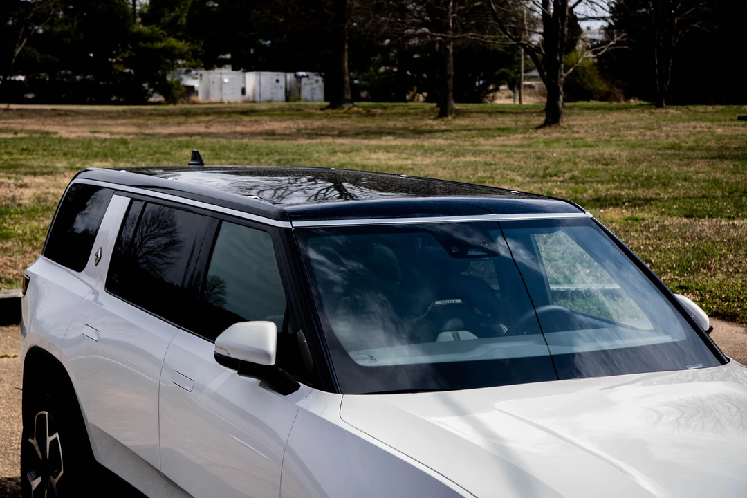 2023 Rivian R1S - Image 20 of 31
