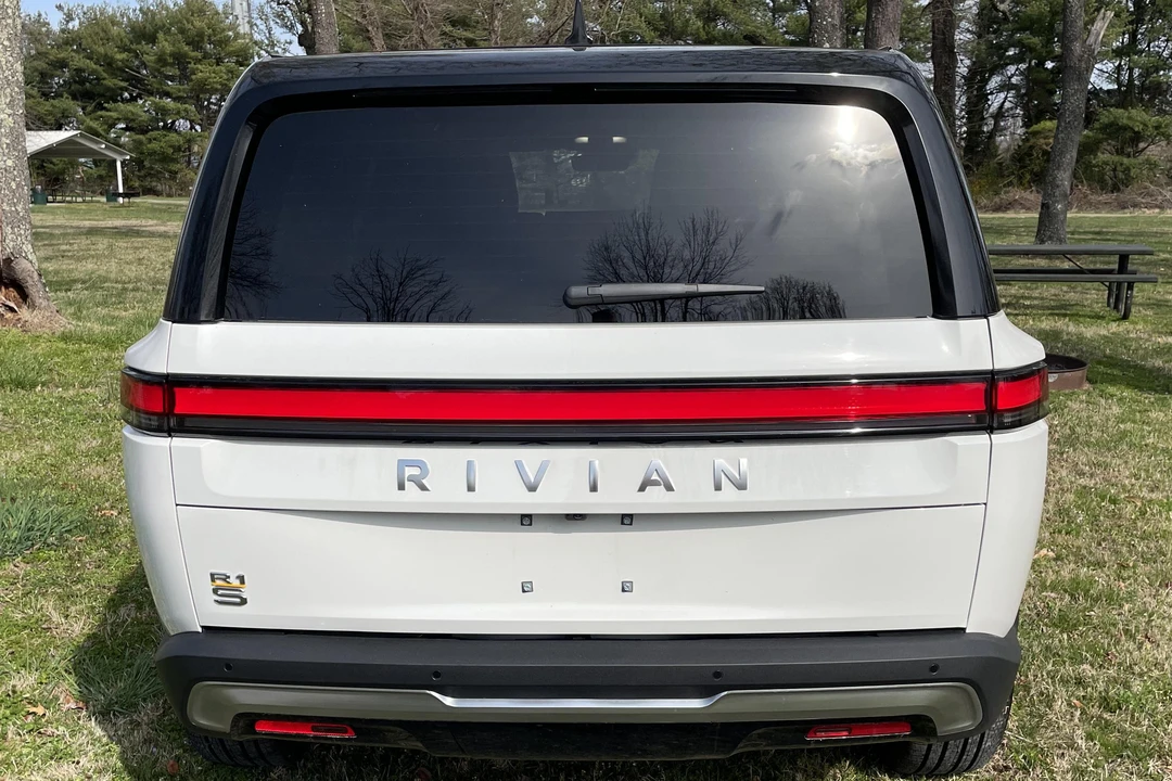 2023 Rivian R1S - Image 5 of 31