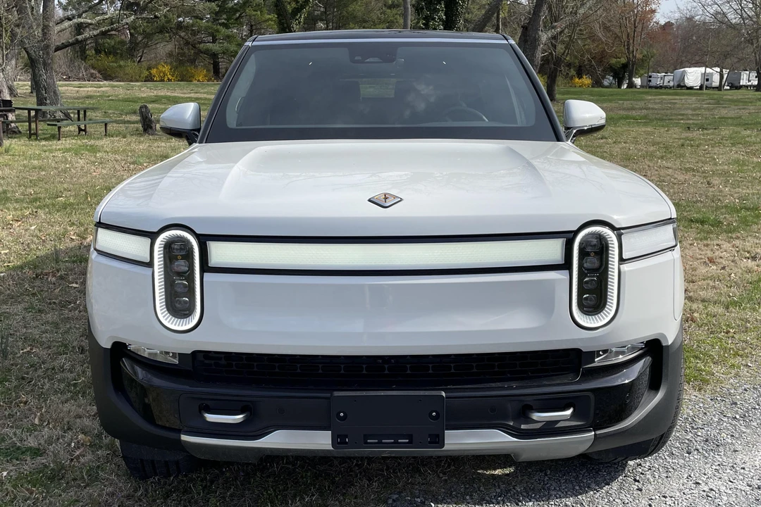 2023 Rivian R1S - Image 2 of 31