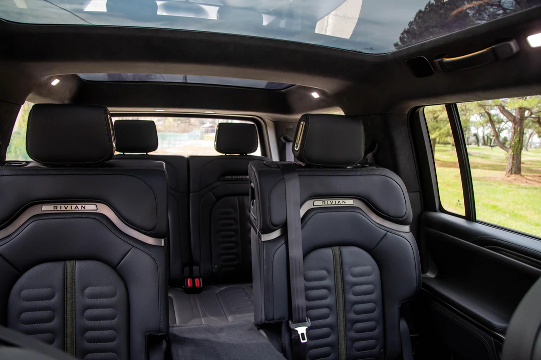 2023 Rivian R1S - Image 29 of 31
