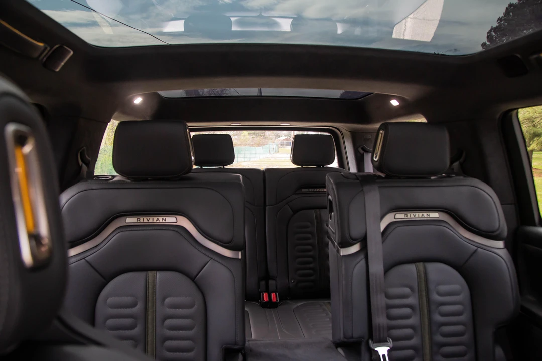 2023 Rivian R1S - Image 27 of 31