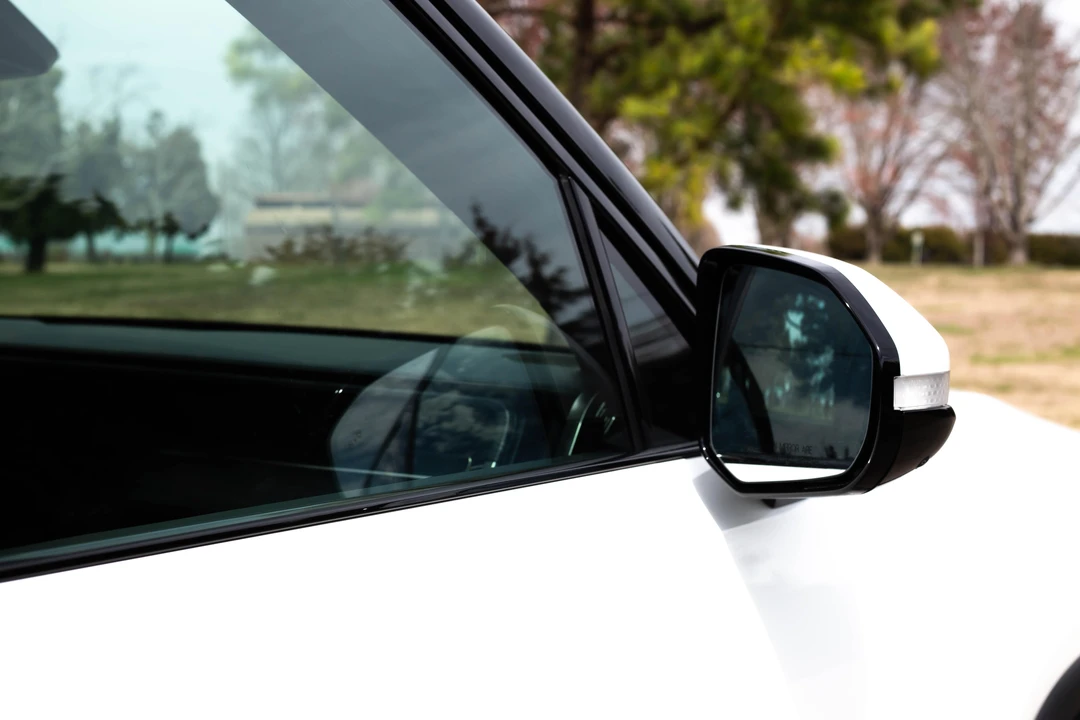 2023 Rivian R1S - Image 18 of 31