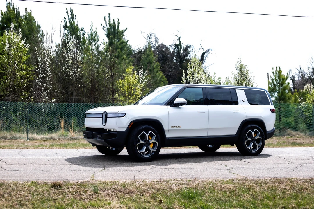 2023 Rivian R1S - Image 7 of 31