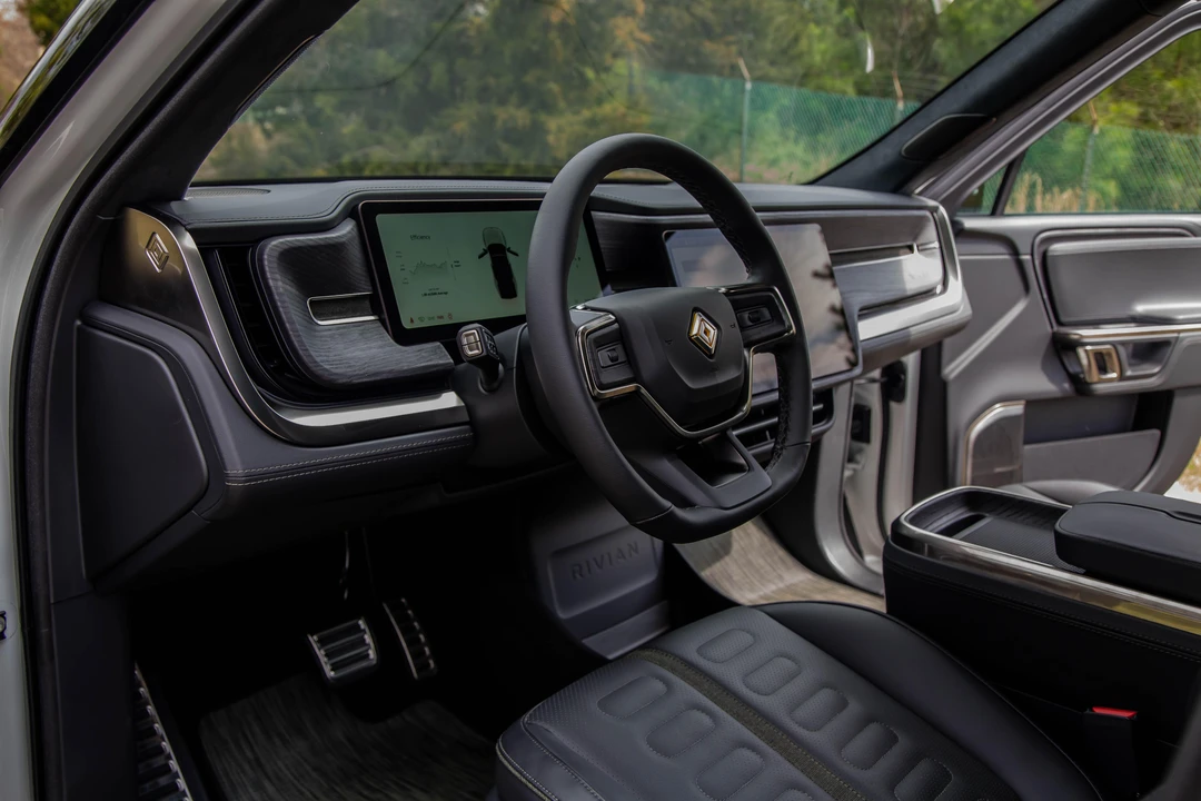 2023 Rivian R1S - Image 30 of 31