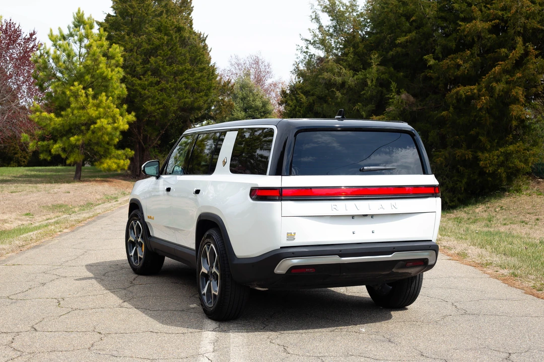2023 Rivian R1S - Image 9 of 31