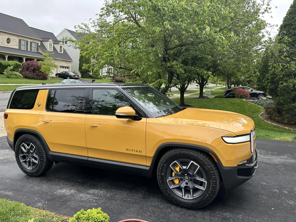 2023 Rivian R1S - Image 21 of 31