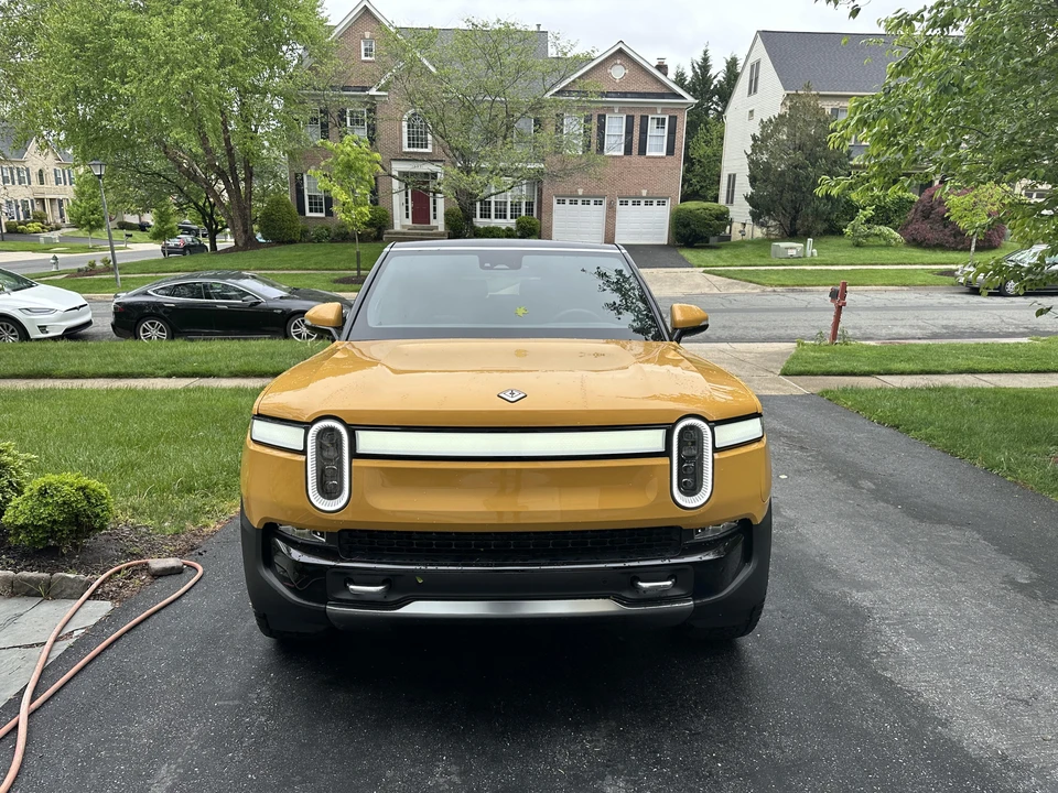 2023 Rivian R1S - Image 8 of 31
