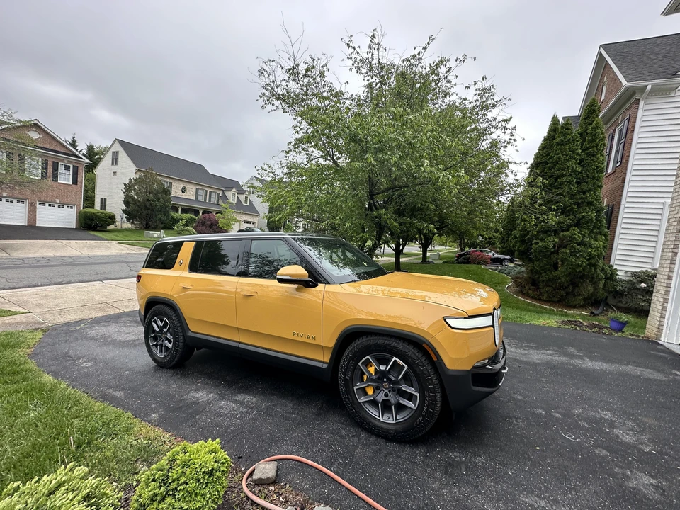 2023 Rivian R1S - Image 22 of 31