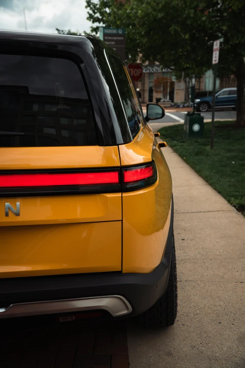 2023 Rivian R1S - Image 30 of 31