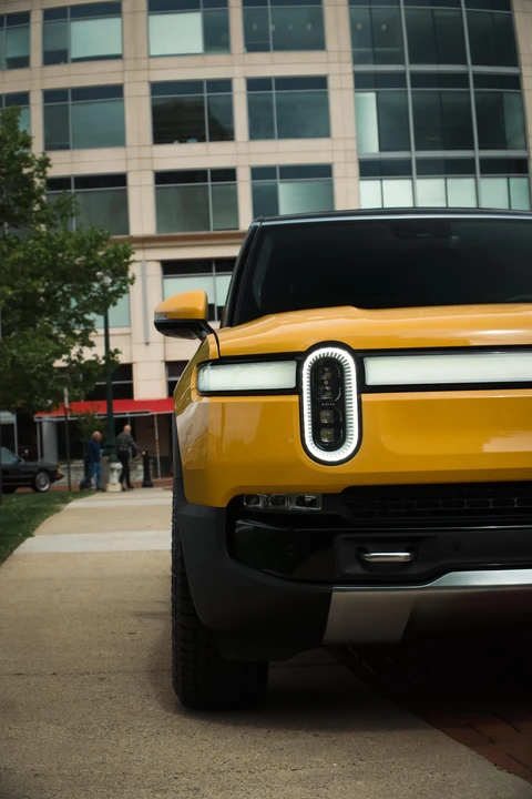 2023 Rivian R1S - Image 27 of 31