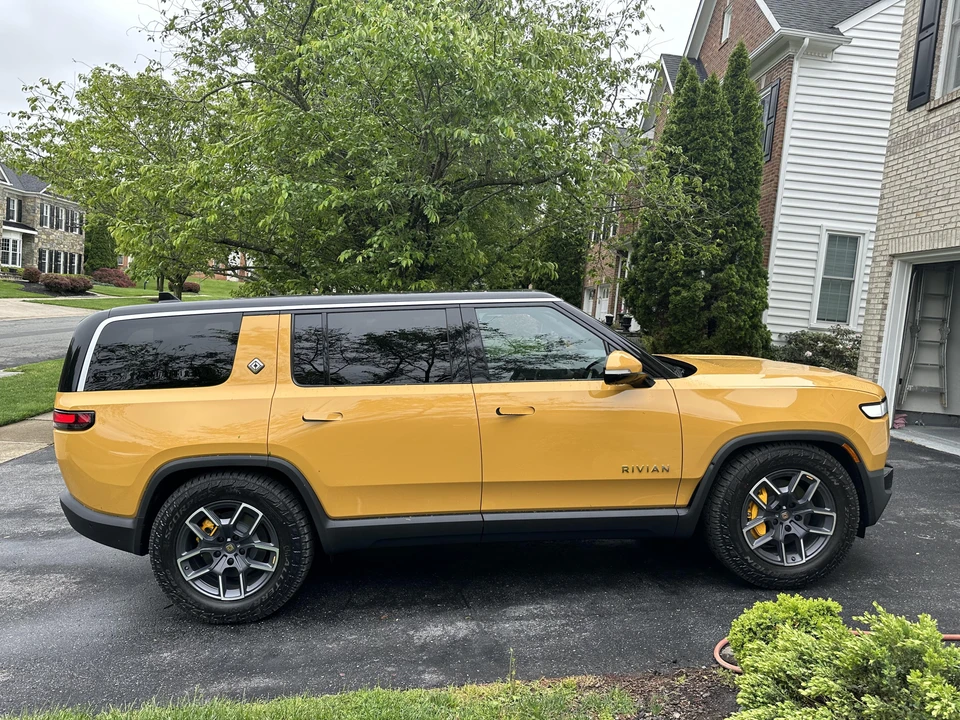 2023 Rivian R1S - Image 20 of 31