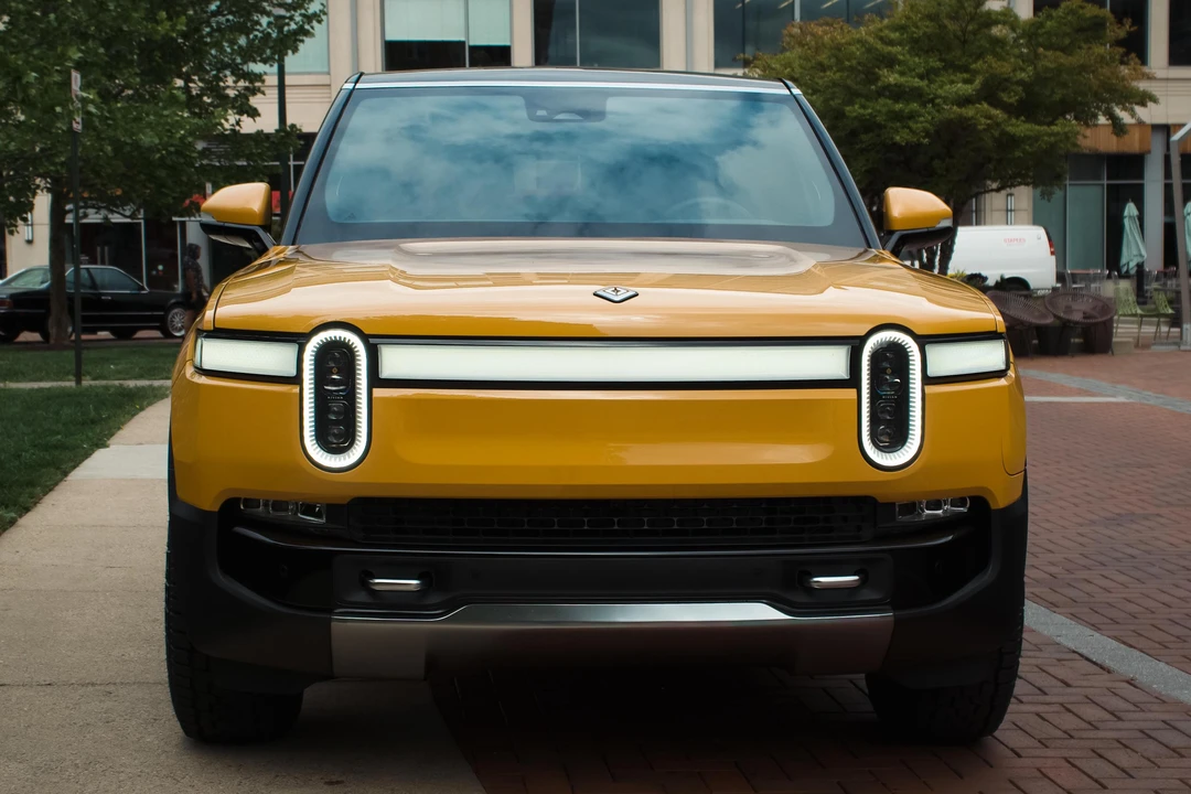 2023 Rivian R1S - Image 2 of 31