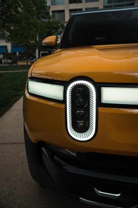 2023 Rivian R1S - Image 28 of 31