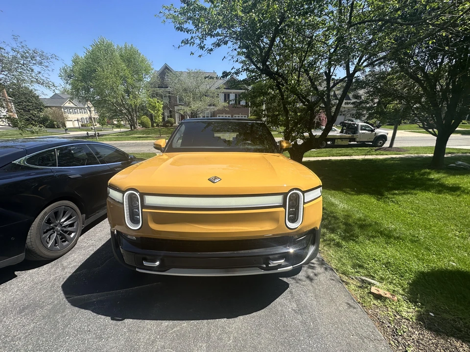 2023 Rivian R1S - Image 7 of 31