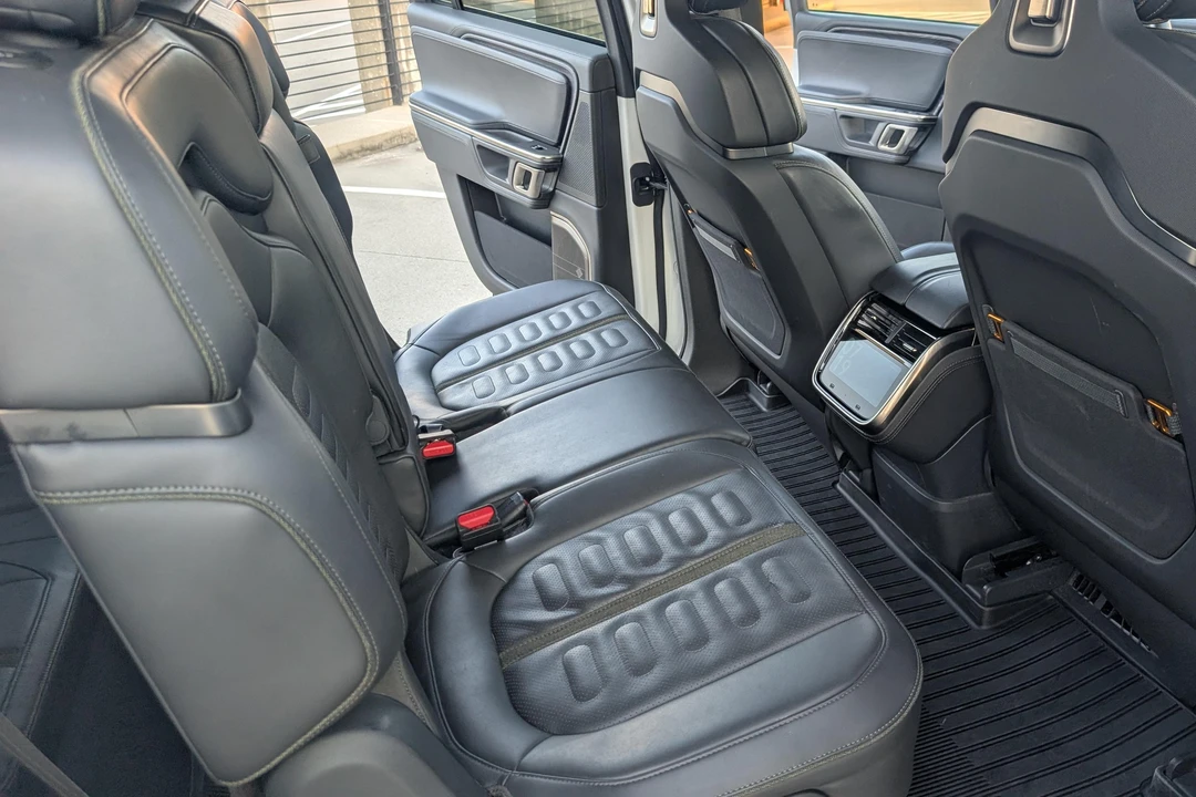 2023 Rivian R1S - Image 16 of 31