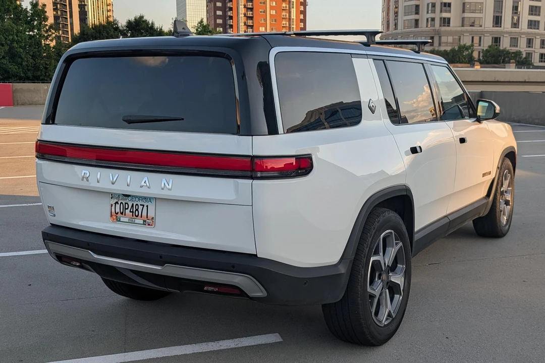 2023 Rivian R1S - Image 4 of 31