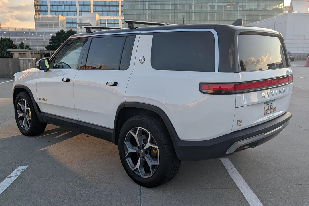 2023 Rivian R1S - Image 3 of 31