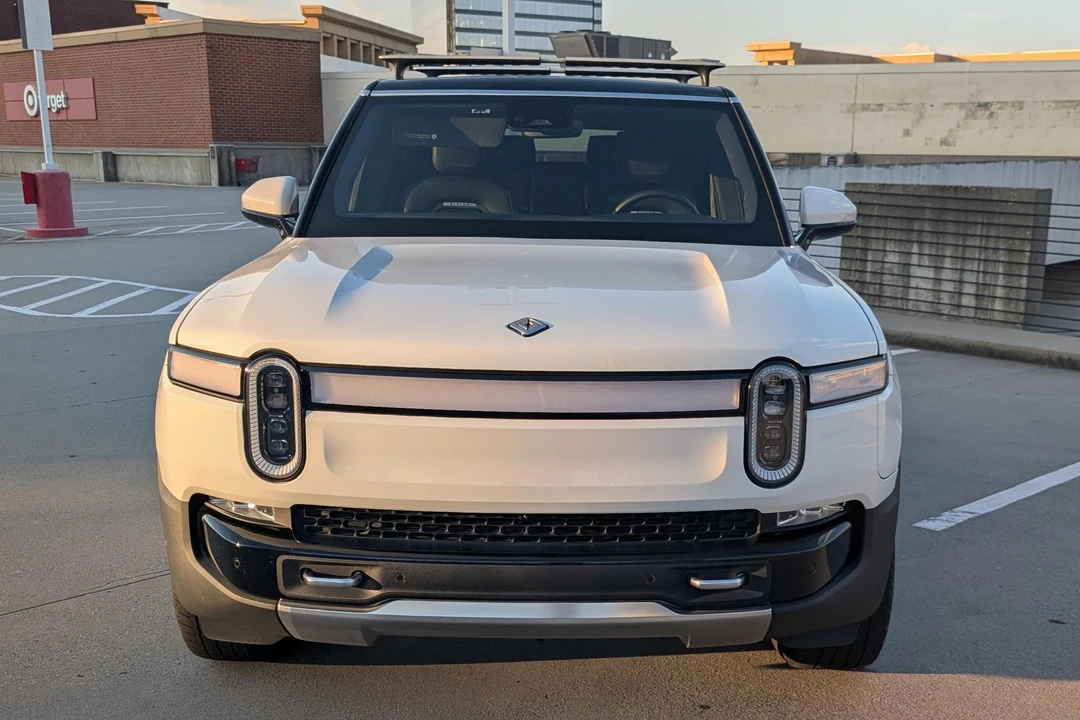 2023 Rivian R1S - Image 2 of 31