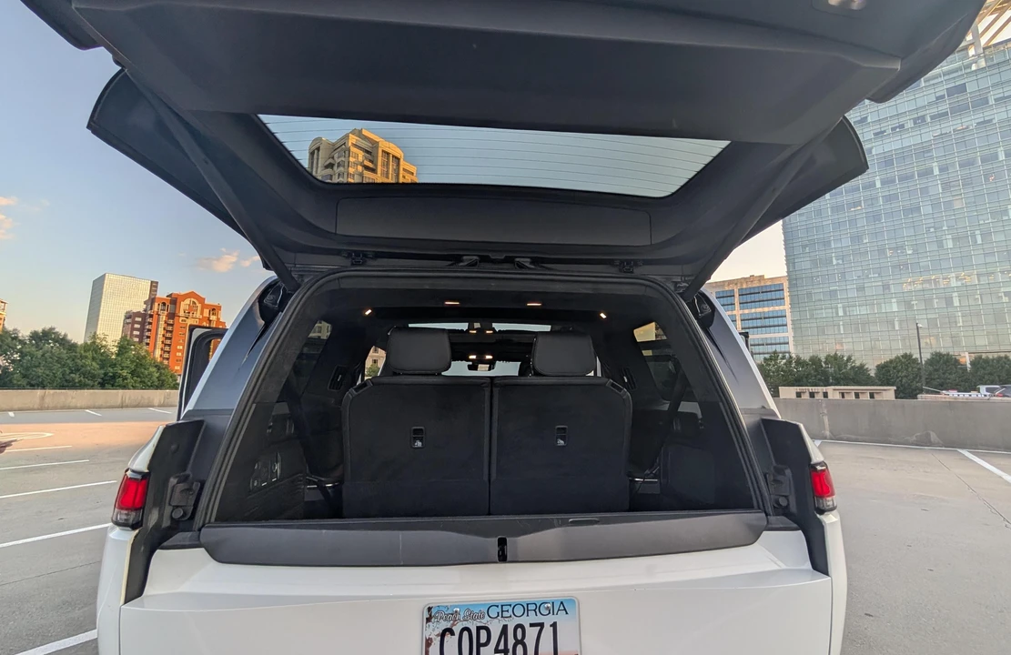 2023 Rivian R1S - Image 28 of 31