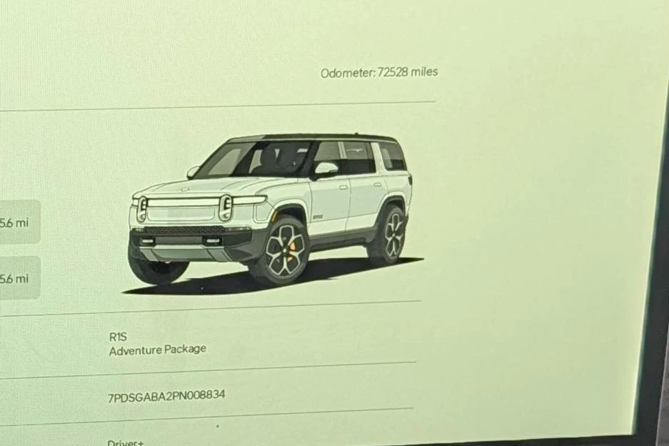 2023 Rivian R1S - Image 17 of 31