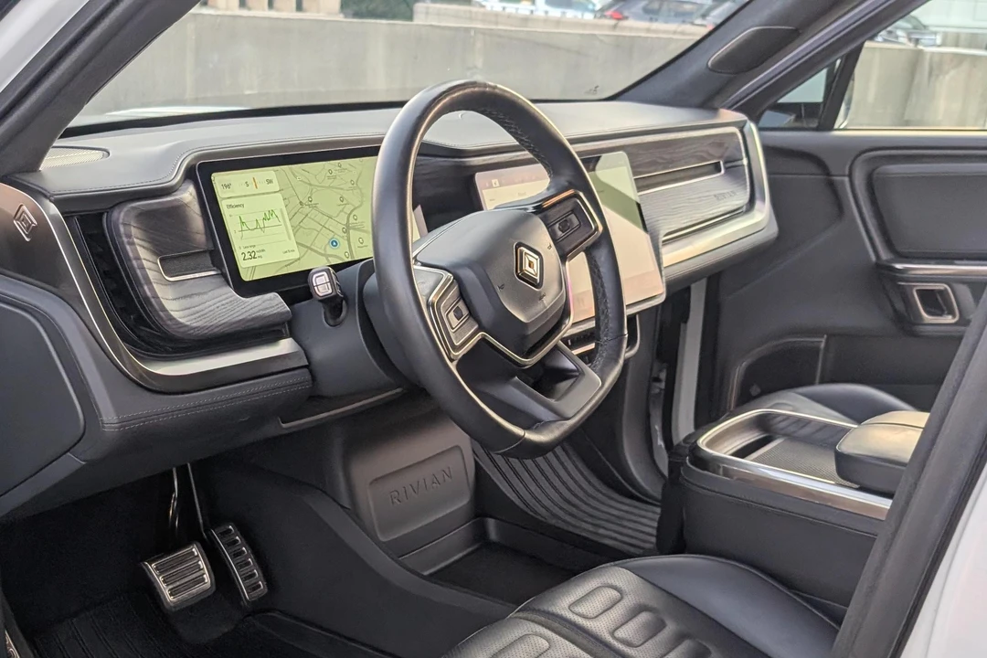 2023 Rivian R1S - Image 14 of 31