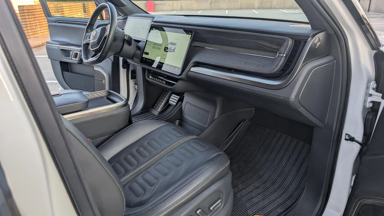 2023 Rivian R1S - Image 20 of 31