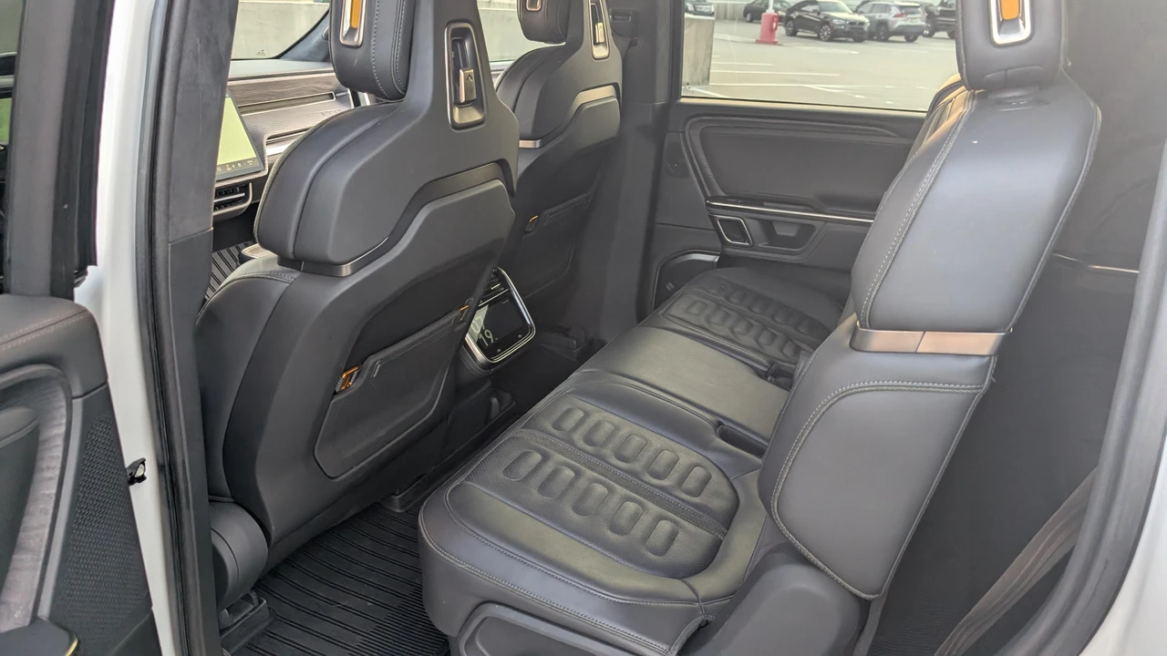 2023 Rivian R1S - Image 19 of 31