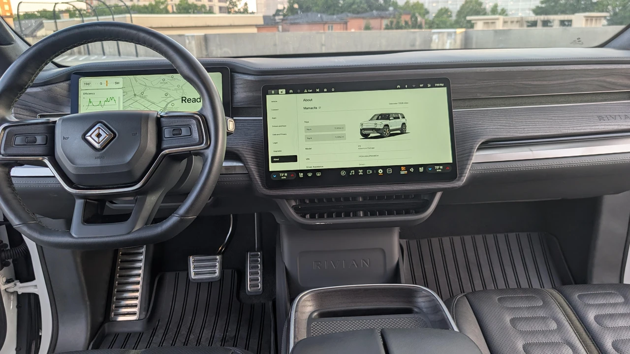 2023 Rivian R1S - Image 22 of 31