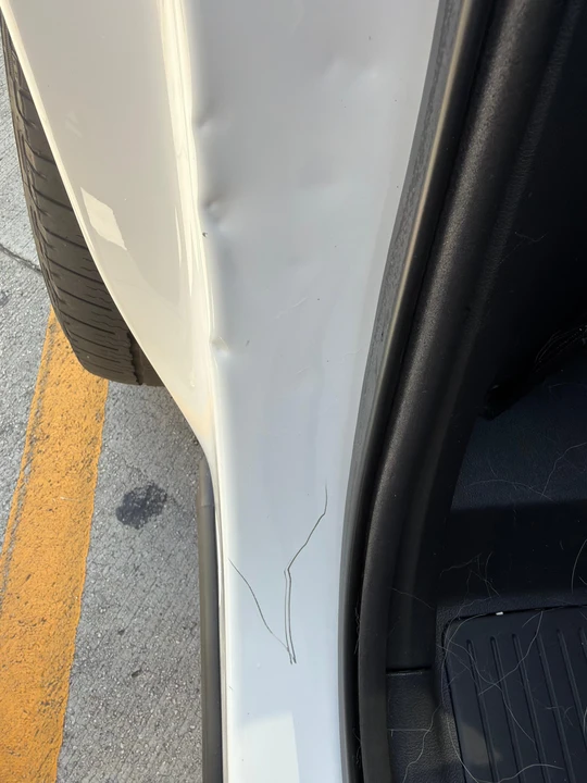 2023 Rivian R1S - Image 9 of 31