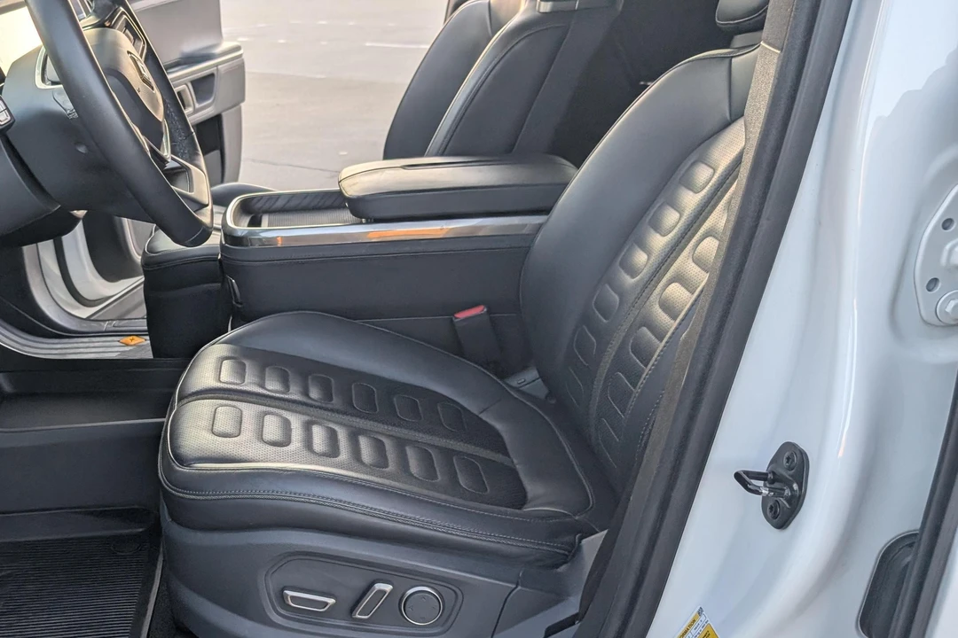 2023 Rivian R1S - Image 15 of 31