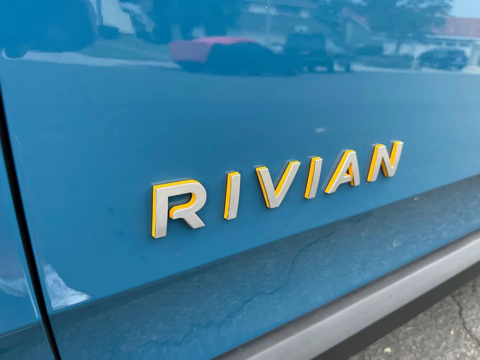 2023 Rivian R1S - Image 20 of 31